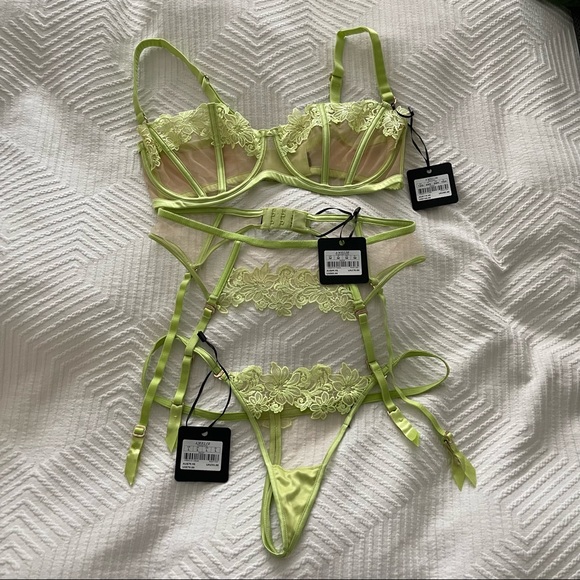 Honey Birdette Amelie 3 Piece Set in Lime Bra/Thong/Suspender - Picture 3 of 10
